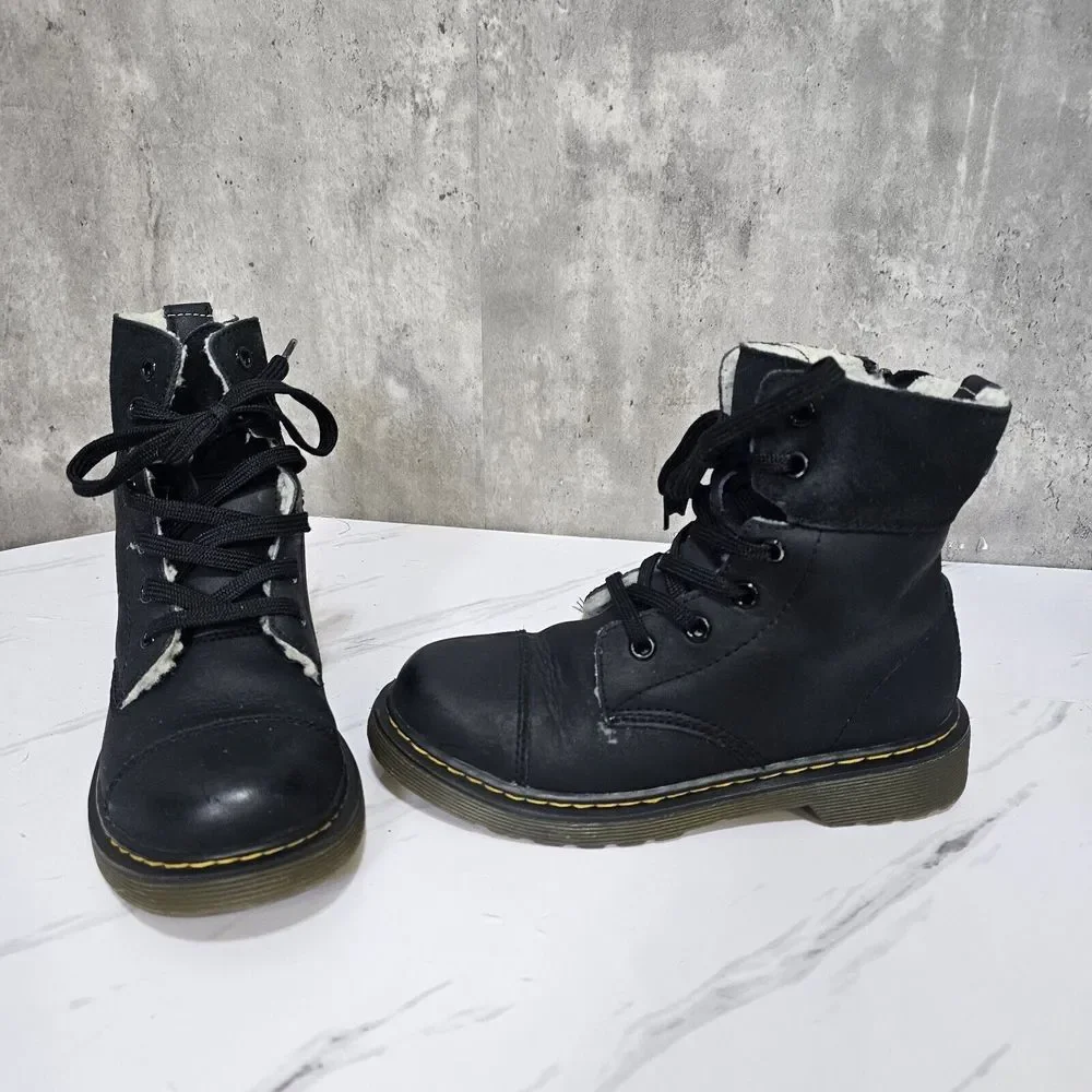 Dr Martens Aimilita Black Sherpa Lined 6 Eyelet Combat Boots Docs Youth UK2‎ US3